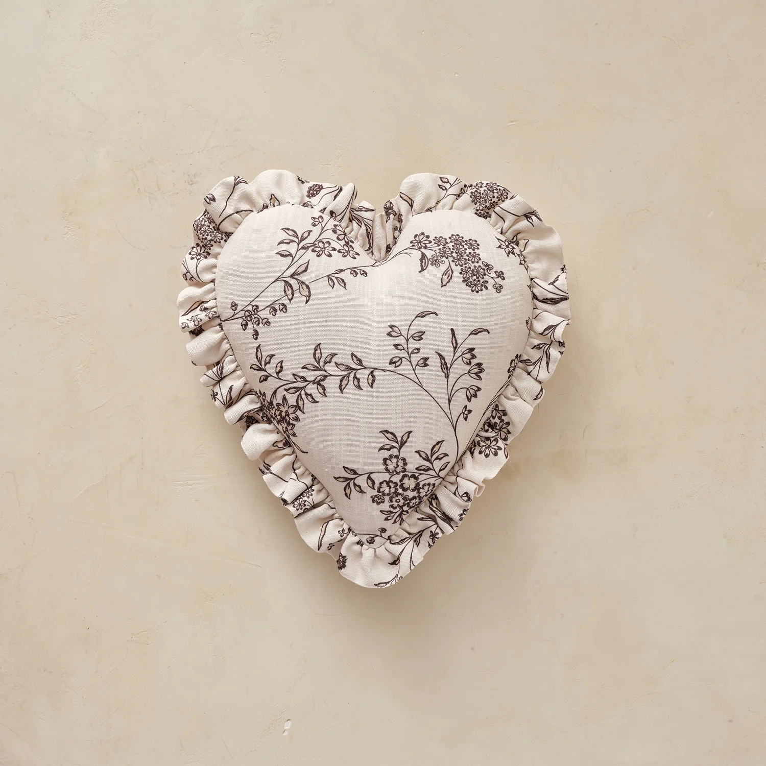 Heart Ruffle Pillow | Kit